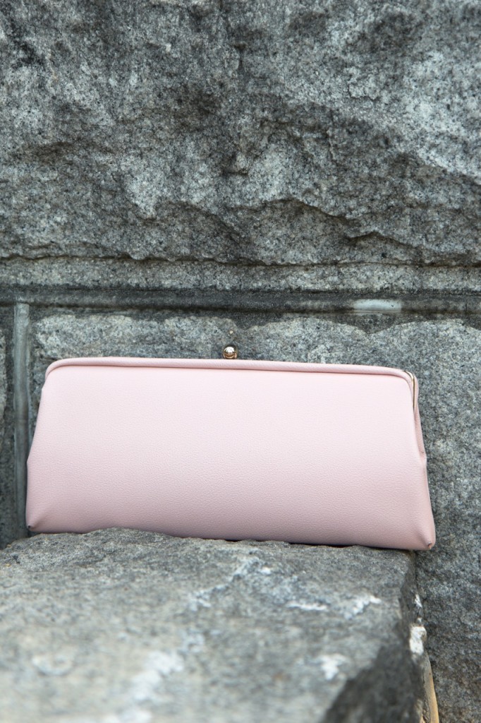 Monday at the Mansion - vintage pale pink clutch