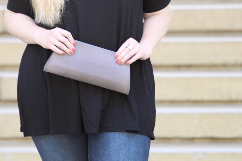 Cold Shoulder Vibes - Vintage Clutch